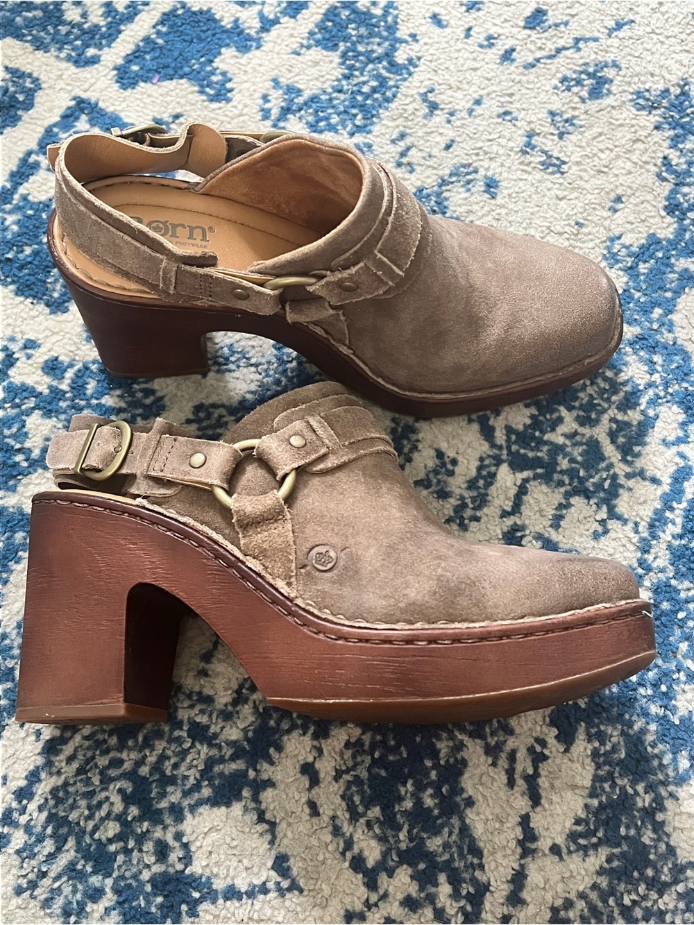 Born HUDSON Taupe Distressed Clogs, size9